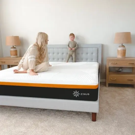 Zinus 12" Hybrid Mattress image {4}