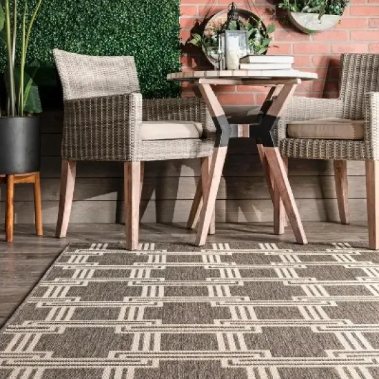 nuLOOM Malaya Greek Trellis Indoor/Outdoor Patio Area Rug image {3}