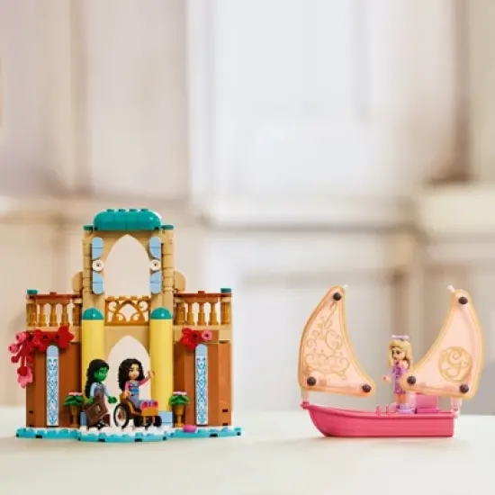 LEGO Wicked Glinda, Elphaba & Nessarose at Shiz University, Dollhouse Toy 75681 image {2}