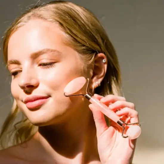 Beauty by Earth Rose Quartz Face Roller Skin Care Tools, Face Massager Roller image {5}