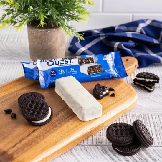 Quest Nutrition Hero Protein Bar - Crispy Cookies & Cream image {8}