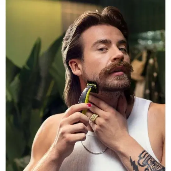 Philips Norelco OneBlade 360 Face Rechargeable Men's Electric Shaver and Trimmer - QP2724/70 image {8}