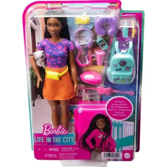 Barbie "Brooklyn" Roberts Travel Playset image {5}