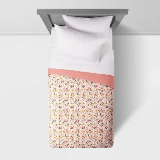 Garden Floral Cotton Kids' Quilt - Pillowfort&trade; image {2}