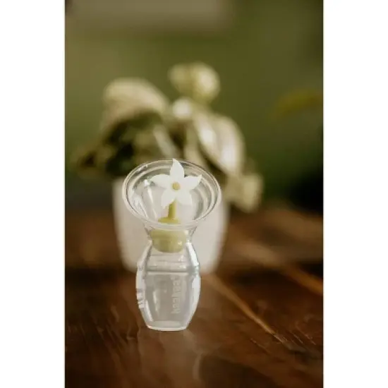 Haakaa Breast Pump without Suction Base and White Flower Stopper - 4oz image {3}