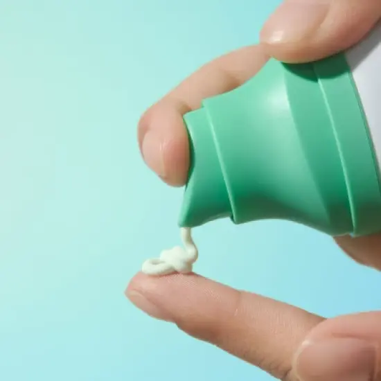 Hero Cosmetics Force Shield Superlight Broad Spectrum Sunscreen - SPF 30 - 1.69 fl oz image {4}