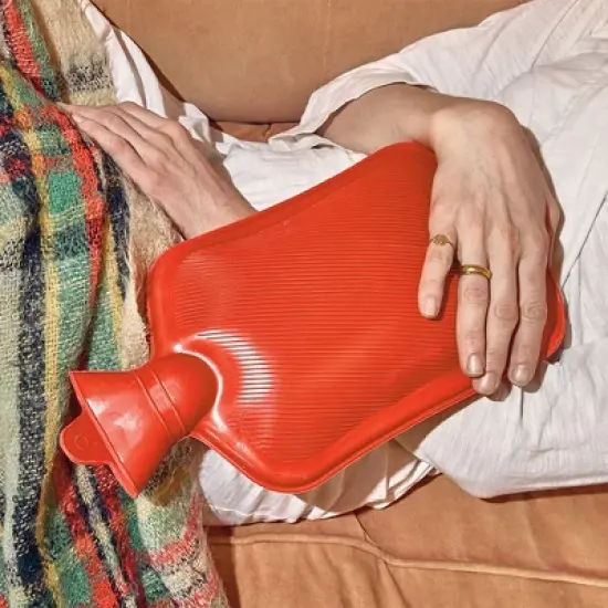 Sanger Classic Rubber Hot Water Bottle with Hanging Hole, Holds 2 Liters, Red image {2}