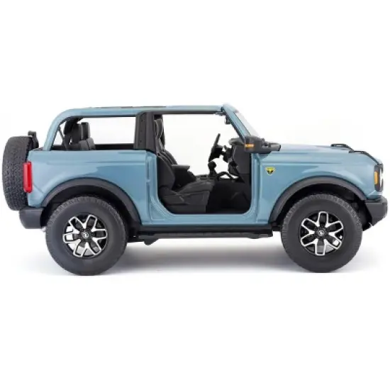 2021 Ford Bronco Badlands Blue "Special Edition" 1/18 Diecast Model Car by Maisto image {3}
