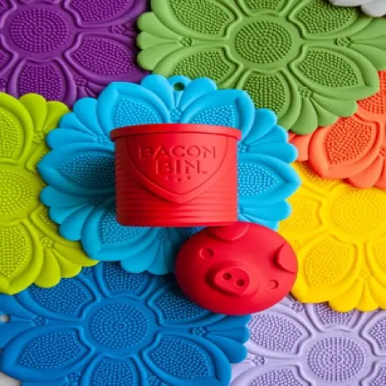 Talisman Designs Bacon Bin Silicone Grease Container with Strainer, 1 cup, Red image {4}