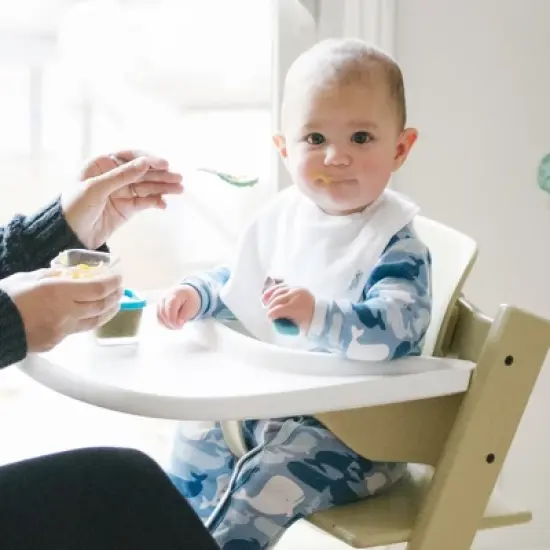 green sprouts Stay-Dry Infant Bibs 10pk White image {2}