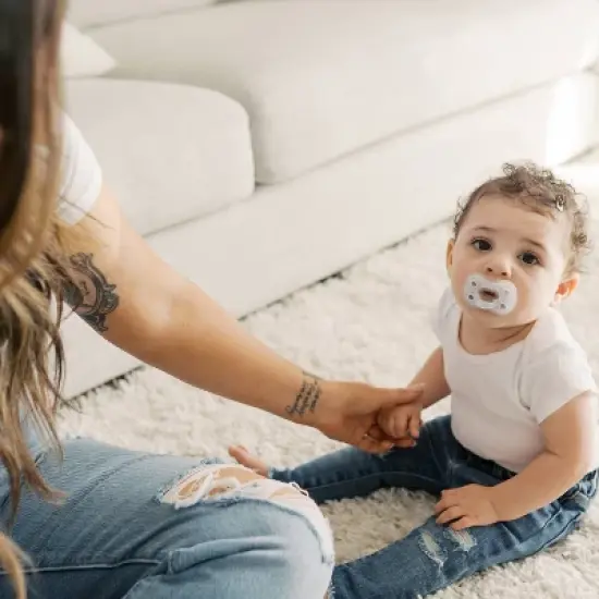 Dr. Brown's Advantage One-Piece Lightweight Silicone Pacifier Stage One, with one Glow-in-the-Dark Pacifier - 3pk image {12}