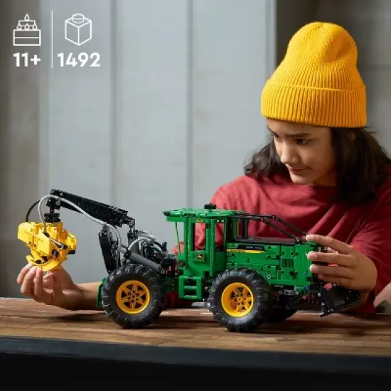 LEGO Technic LEGO Technic John Deere 948L-II Skidder Tractor Toy 42157 image {5}