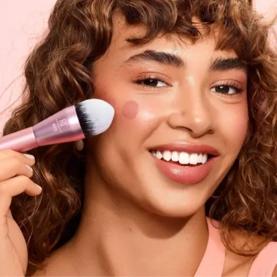 Real Techniques Power Pigment Blush Makeup Brush image {2}