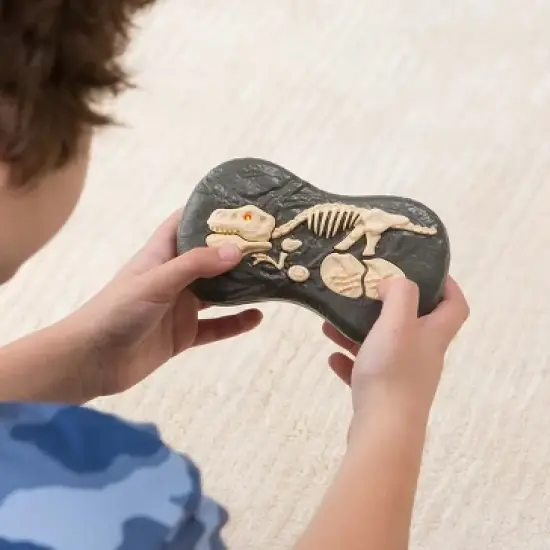 Jurassic Adventures RC Velociraptor image {2}