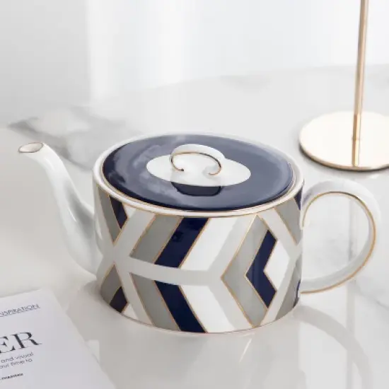 The Elegance in Porcelain Tea Service Collection image {8}