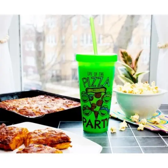 Silver Buffalo Teenage Mutant Ninja Turtles "Pizza Party" Color-Changing Plastic Tumbler image {6}