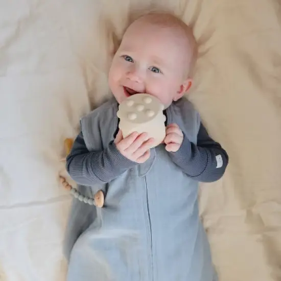 Mushie Dice Press Toy - Sage Sand - 2pk image {3}