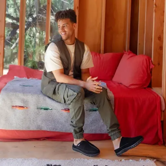 Bearpaw Men's Bruce Slippers image {7}