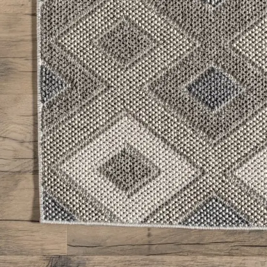 nuLOOM Kris Transitional Diamond Indoor/Outdoor Patio Area Rug image {4}