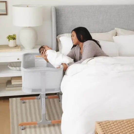 NoJo Skip Hop Cozy-Up 2-in-1 Bedside Sleeper Pink and White Clouds 100% Cotton Fitted Bassinet Sheet image {5}