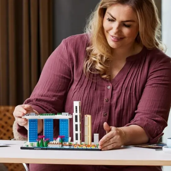 LEGO Architecture Singapore Model Kit 21057 image {2}