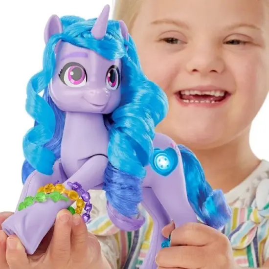 My Little Pony See Your Sparkle Izzy Moonbow image {7}