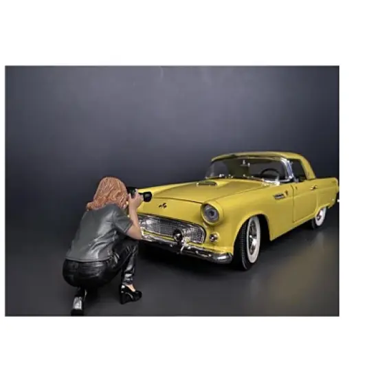 "Weekend Car Show" Figurine III for 1/18 Scale Models by American Diorama image {2}