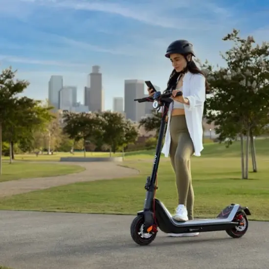 NIU Electric Kick scooter KQi3 MAX image {12}