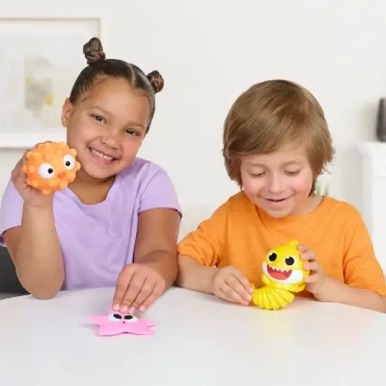 Baby Shark Sensory Fun Friends Bath Toy - 3pk image {5}