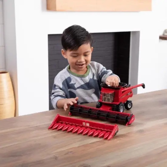 ERTL 1/32 Case IH 8240 Axial-Flow Combine with Grain & Corn Heads 47390 image {5}