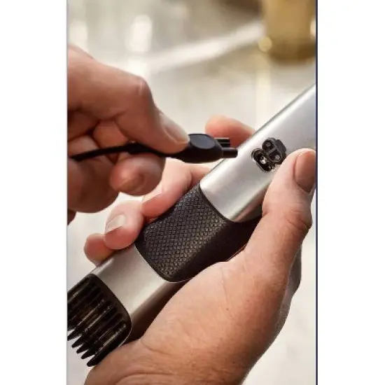 Philips Norelco Bodygroom Series 7000 Men's Rechargeable Electric Trimmer - BG7030/49 image {6}