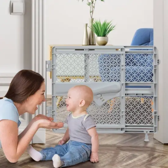 Summer Infant Indoor/Outdoor Gate image {1}