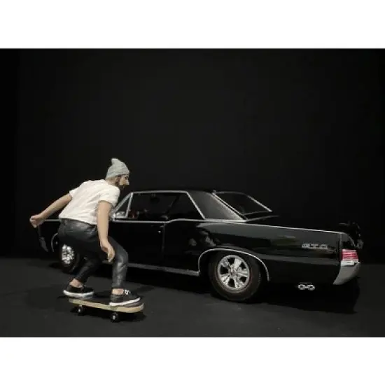 Skateboarder Figurine II for 1/18 Scale Models by American Diorama image {2}