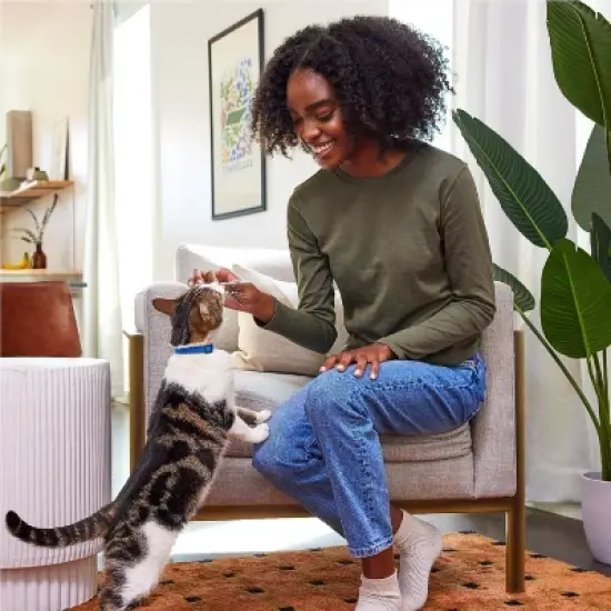 Temptations Mix Ups Backyard with Chicken,Liver and Beef Flavor Cookout Crunchy Cat Treats image {5}