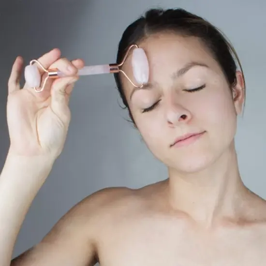 Kitsch Rose Quartz Facial Roller image {4}