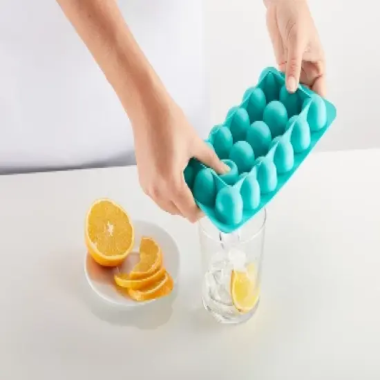 Lekue Industrial Silicone Ice Cube Tray image {4}