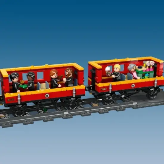 LEGO Harry Potter Hogwarts Express & Hogsmeade Station Train Set 76423 image {2}