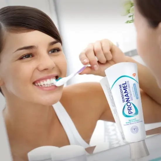 Sensodyne ProNamel Gentle Whitening Toothpaste for Sensitive Teeth image {4}